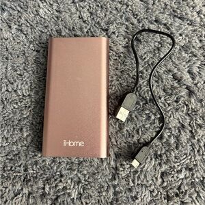 NWOT iHome rose gold portable charger